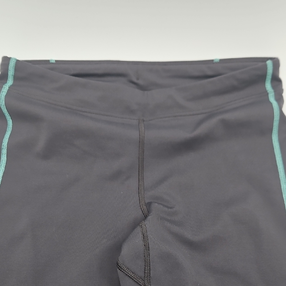 The North Face Gray Capri Leggings with Teal Contrast Piping - Picture 5 of 10